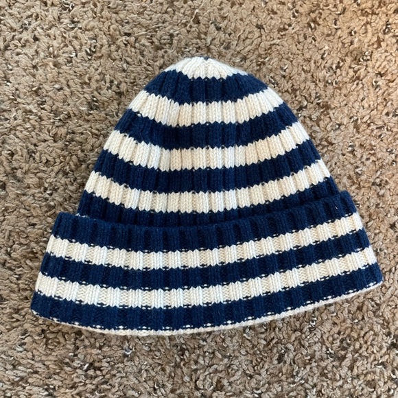 Everlane The Cashmere Rib Beanie - Picture 3 of 4